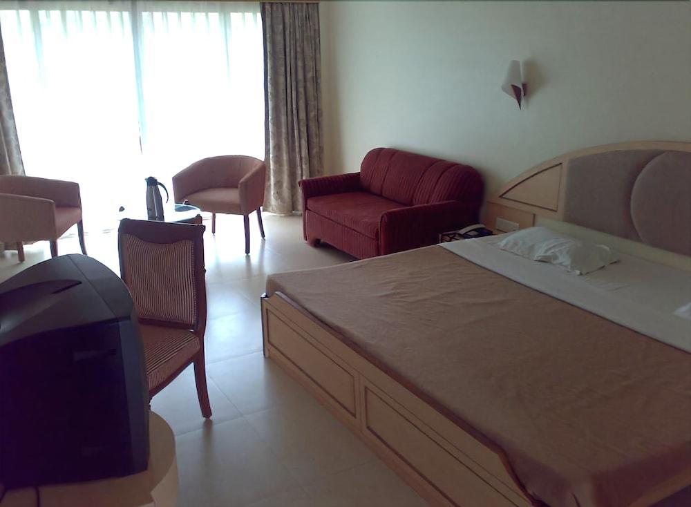 Aveda Blue Country Resort Panchgani Esterno foto