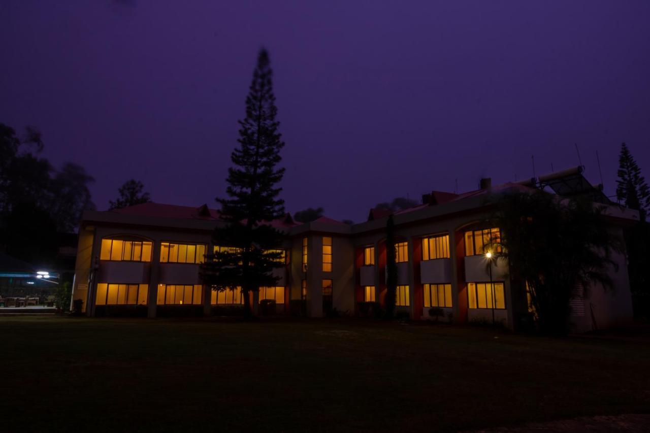 Aveda Blue Country Resort Panchgani Esterno foto