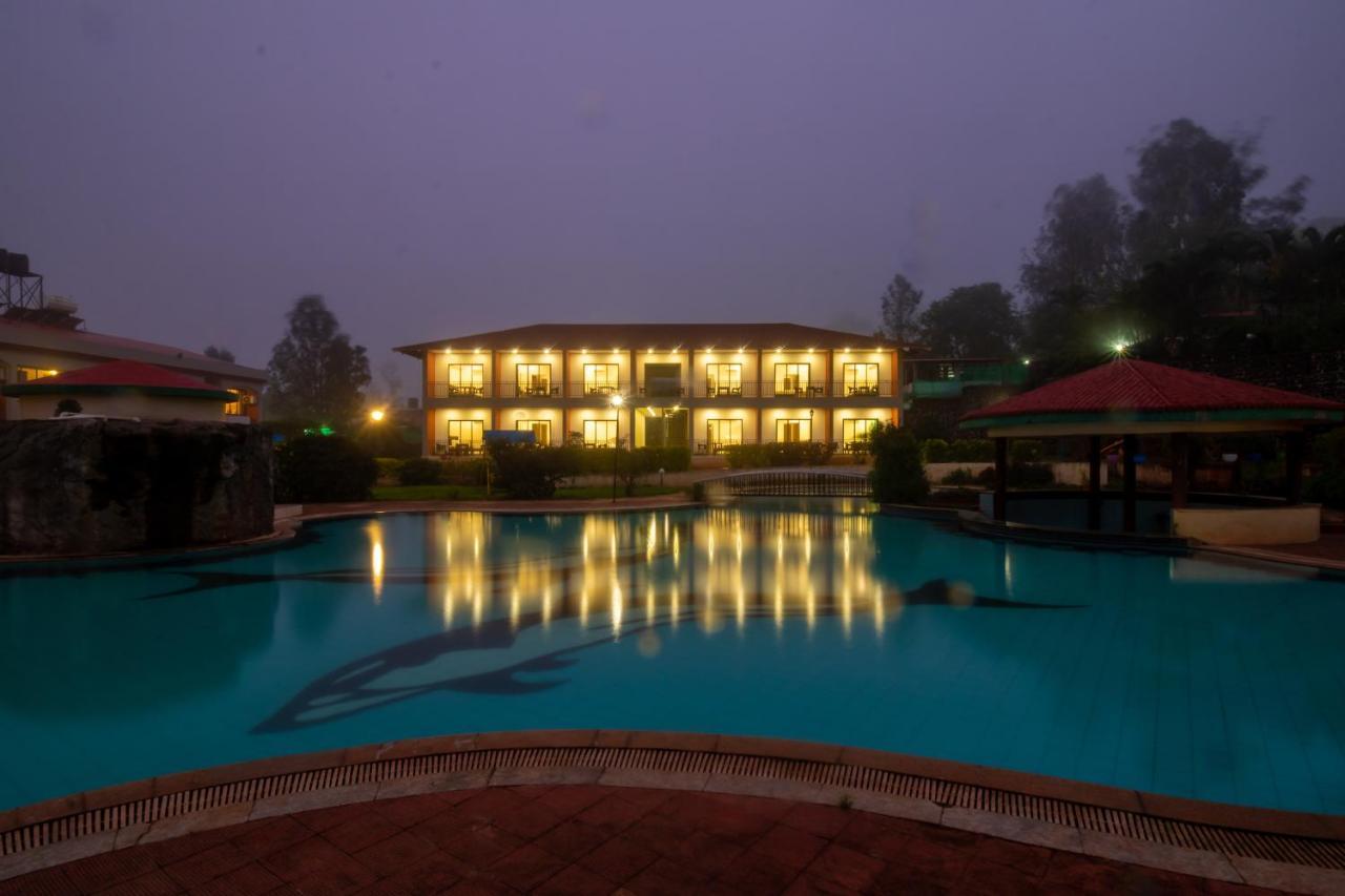 Aveda Blue Country Resort Panchgani Esterno foto