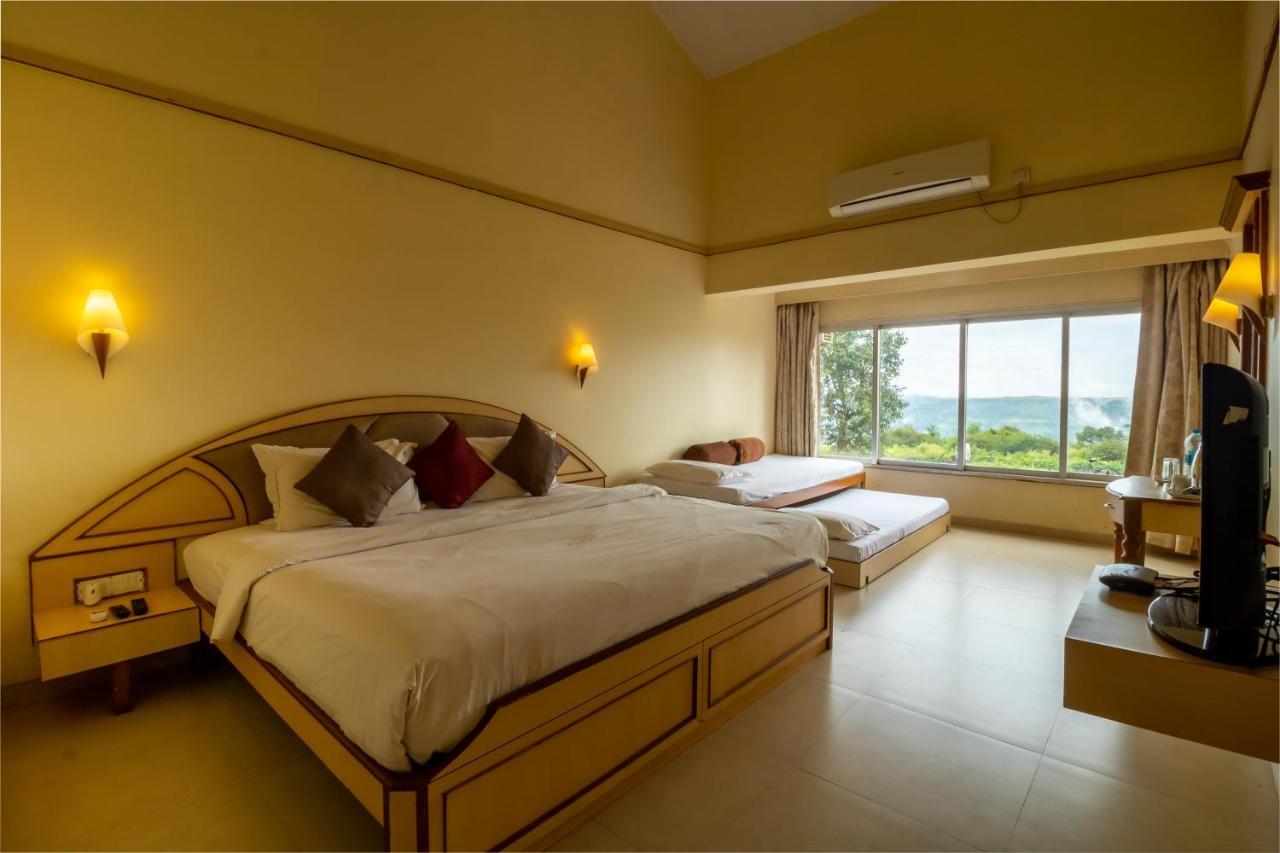 Aveda Blue Country Resort Panchgani Esterno foto