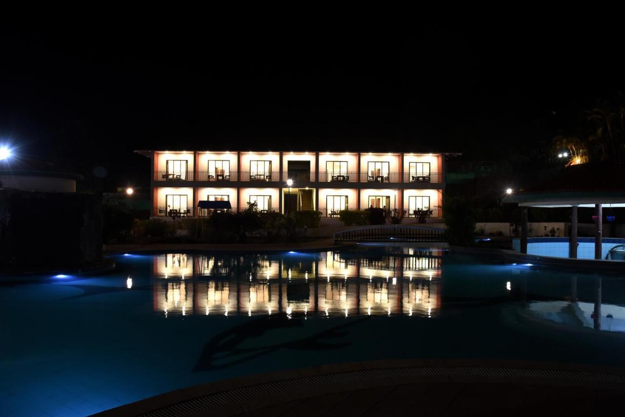 Aveda Blue Country Resort Panchgani Esterno foto