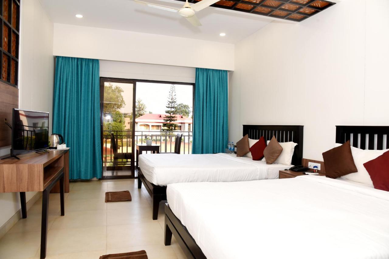 Aveda Blue Country Resort Panchgani Esterno foto