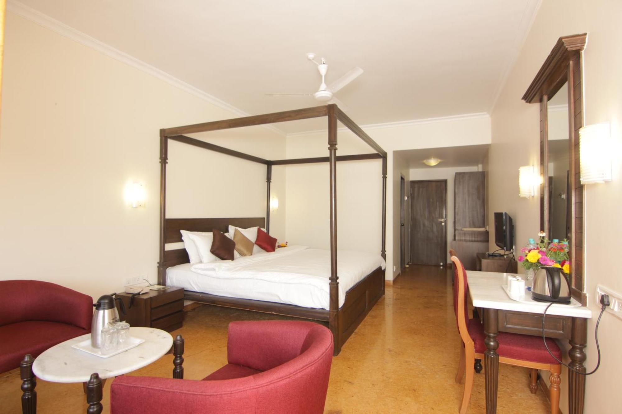 Aveda Blue Country Resort Panchgani Esterno foto