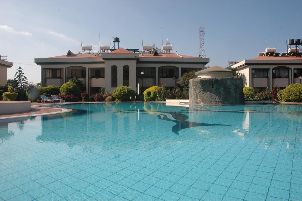 Aveda Blue Country Resort Panchgani Esterno foto