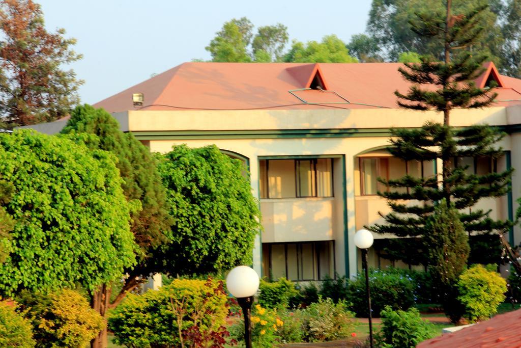 Aveda Blue Country Resort Panchgani Esterno foto