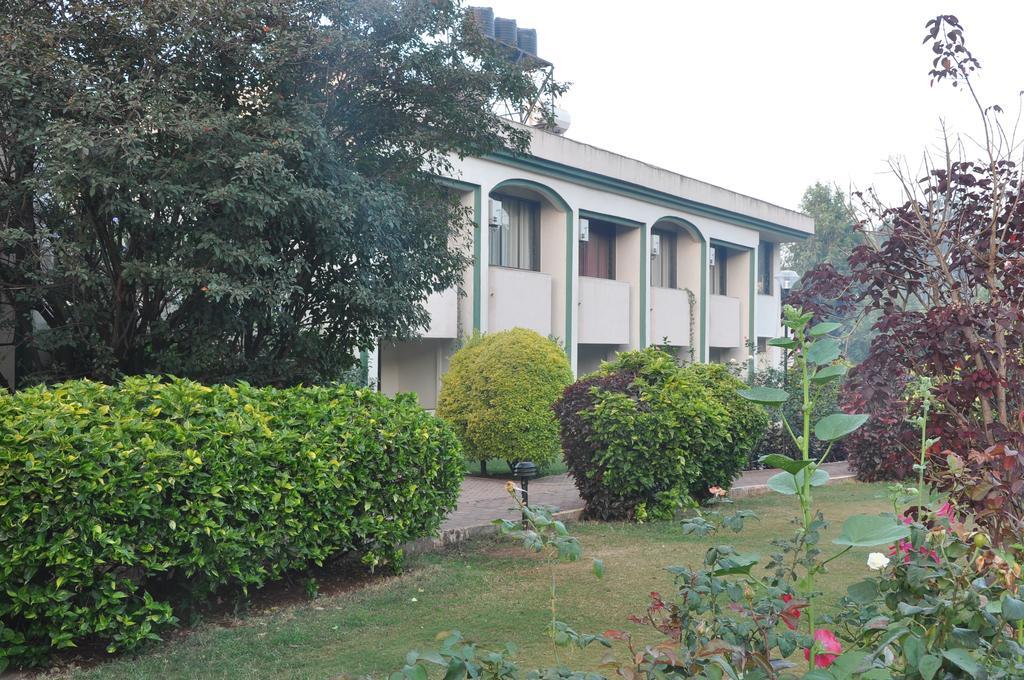 Aveda Blue Country Resort Panchgani Esterno foto