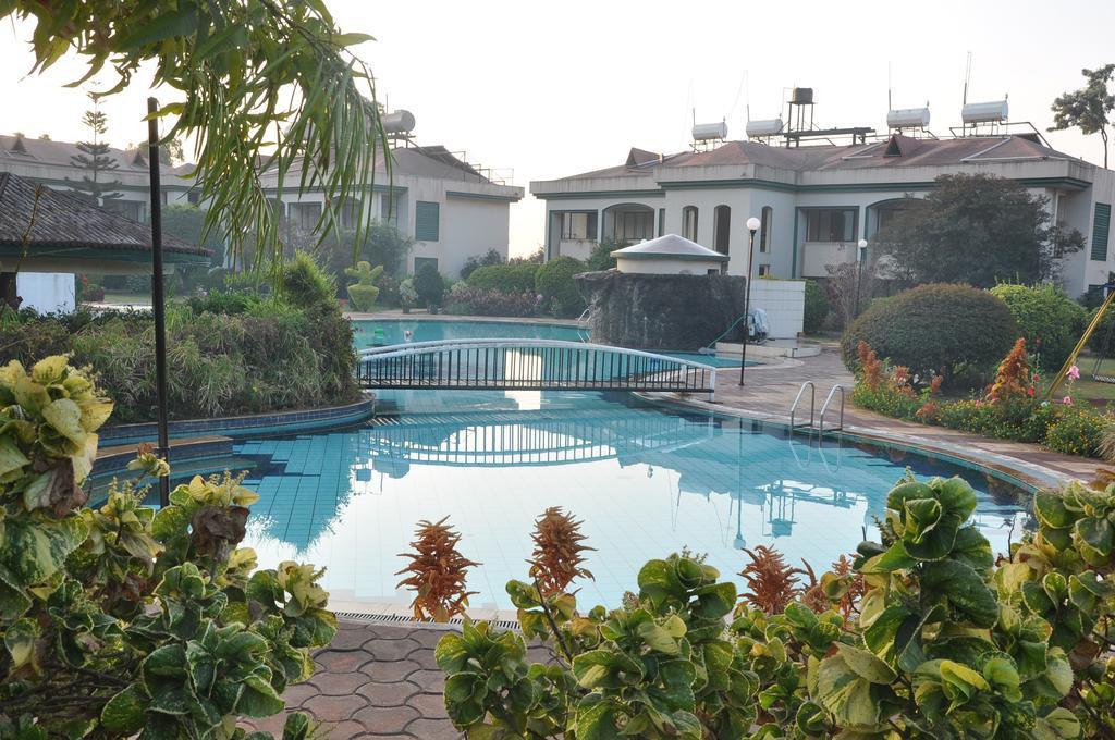 Aveda Blue Country Resort Panchgani Esterno foto