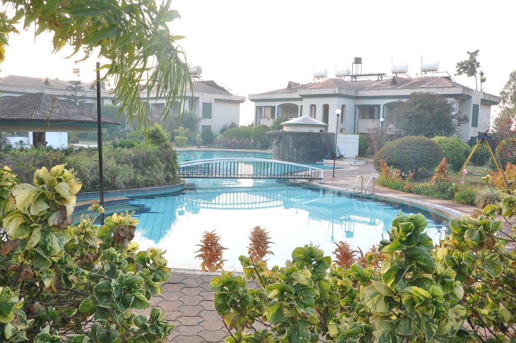 Aveda Blue Country Resort Panchgani Esterno foto