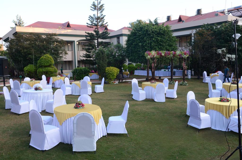Aveda Blue Country Resort Panchgani Esterno foto