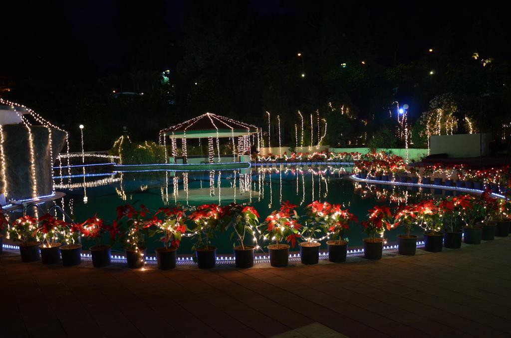 Aveda Blue Country Resort Panchgani Esterno foto