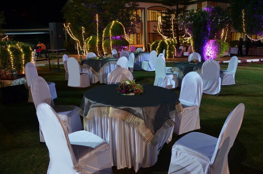 Aveda Blue Country Resort Panchgani Esterno foto