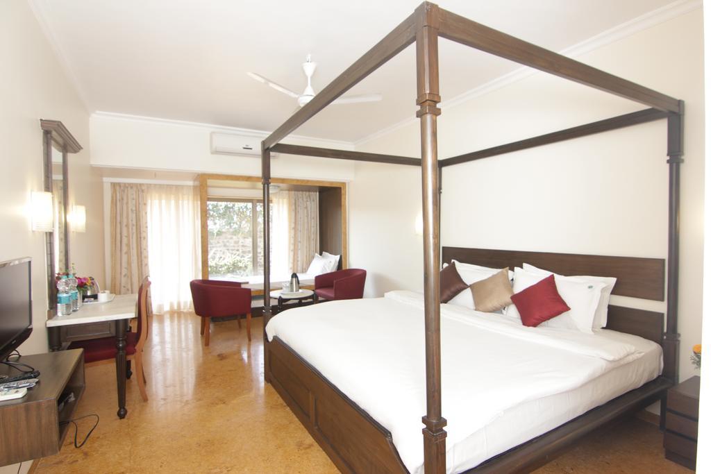 Aveda Blue Country Resort Panchgani Esterno foto