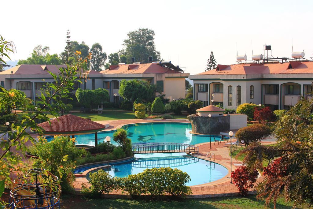 Aveda Blue Country Resort Panchgani Esterno foto