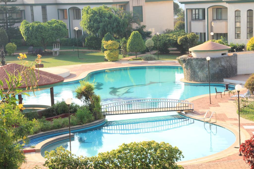 Aveda Blue Country Resort Panchgani Esterno foto