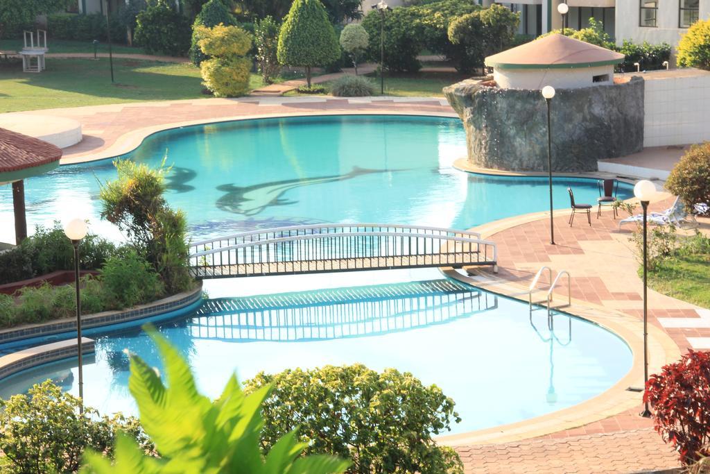 Aveda Blue Country Resort Panchgani Esterno foto
