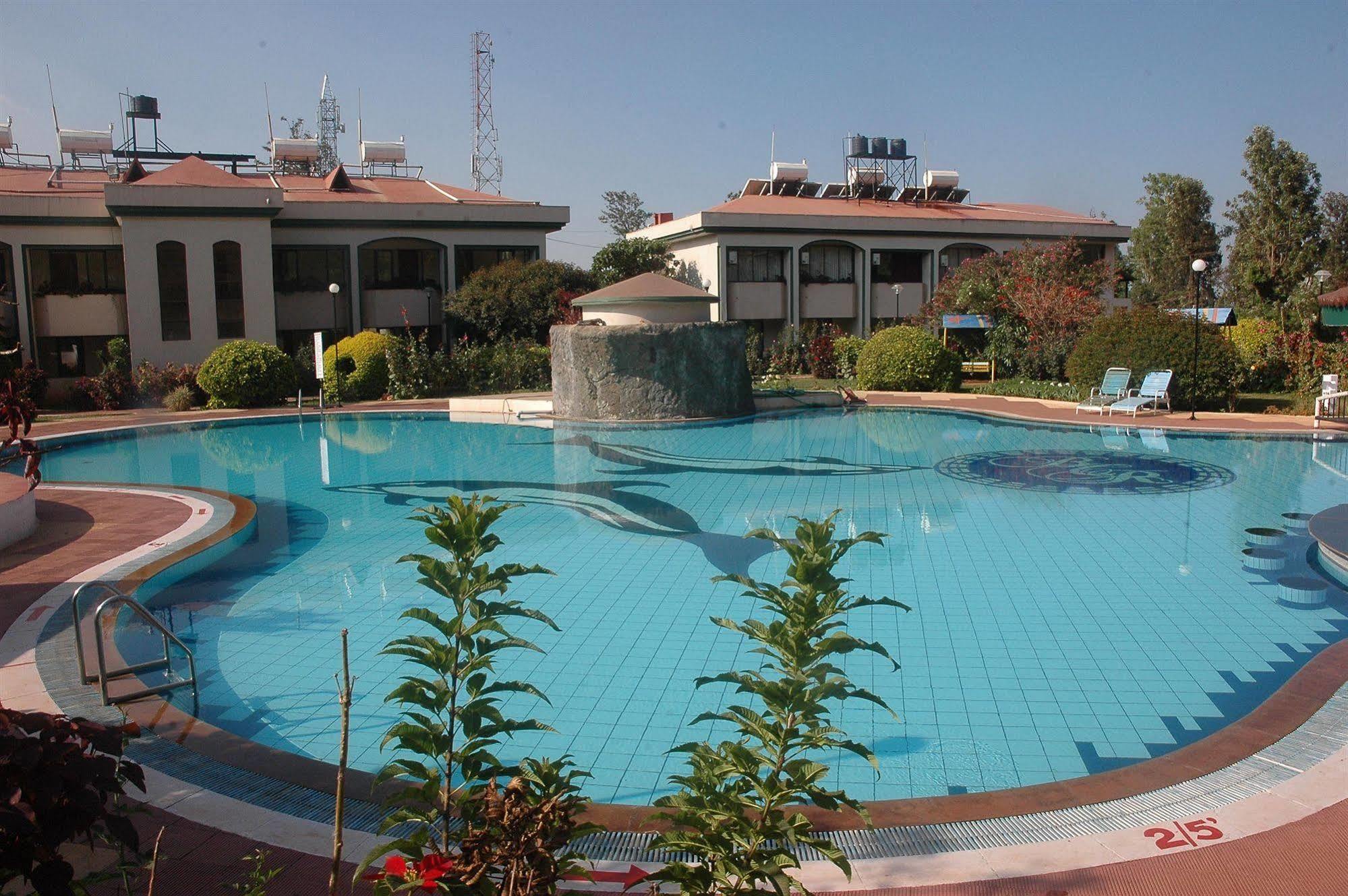 Aveda Blue Country Resort Panchgani Esterno foto