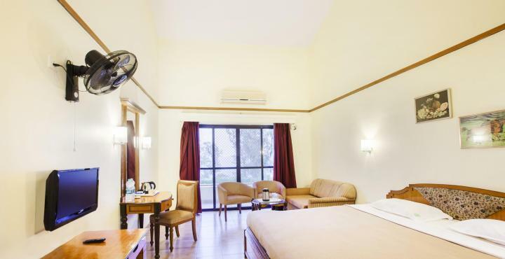 Aveda Blue Country Resort Panchgani Esterno foto