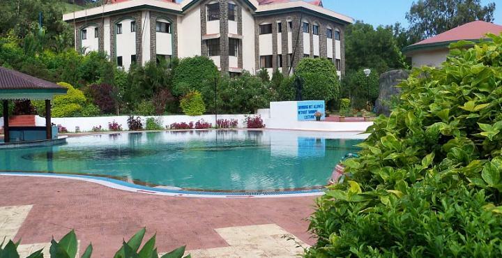 Aveda Blue Country Resort Panchgani Esterno foto